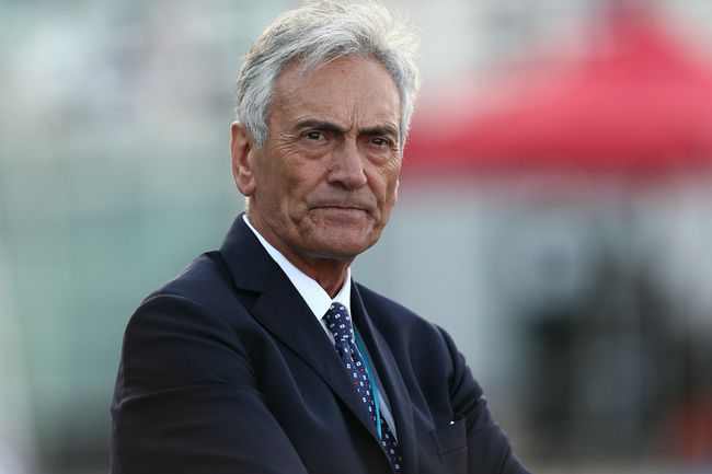 故事按照英国闻名的动物学家，作家Gerald Durrell那本自传小说《我的家人和其他动物》（My Family and Other Animals）改编。原著讲述Durrell一家1935年从英国搬到希腊小岛Corfu以后的糊口履历。